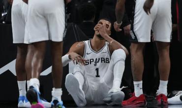 Una estrella de la NBA sufrió una conmoción cerebral en pleno partido por un fuerte golpe contra el piso