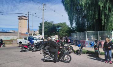 Operativo de seguridad en la Escuela Mariano Moreno por una falsa amenaza de bomba