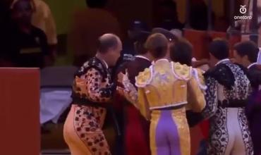 Sevilla: el dramático momento en que un famoso torero sufrió una cornada
