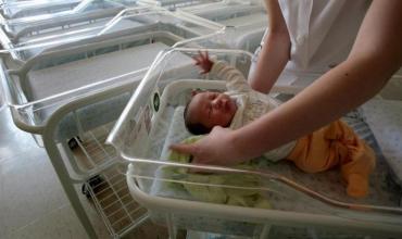 Gabriel Pizarro Levi, economista: “Tener hijos es cada vez más costoso y eso influye en la natalidad”