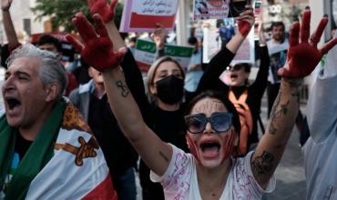 Irán convocó a sus ciudadanos en el Reino Unido a “dar la vida en la batalla” y el Gobierno británico citó al embajador