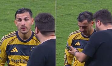 La reacción de Leandro Paredes al ver en el celular las dos faltas que provocaron la expulsión de Bareiro