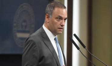 Adorni sobre sus viajes: “No son comparables el gasto privado con el gasto público”