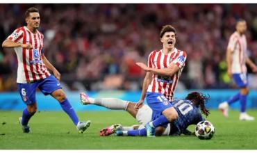 Revancha de penal y preocupación por un golpe para Julián Álvarez