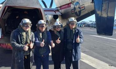 Milei viajó a Mar del Plata para fotografiarse en el portaaviones estadounidense USS Nimitz