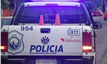 Daños en un auto por el impacto de una piedra en Av. Ortiz de Ocampo