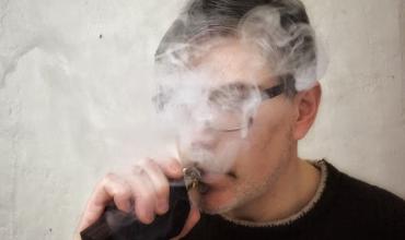 El Gobierno reguló la venta de vapeadores y bolsitas de nicotina