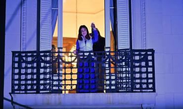 Cristina Kirchner sorprendió en la Feria del Libro con un mensaje grabado desde San José 1111