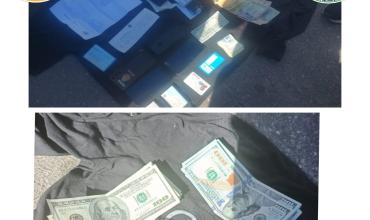 Secuestran una camioneta, dólares y celulares en la causa por los lingotes de oro falsos