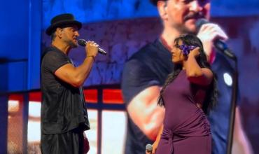 Ricardo Arjona y Ángela Leiva se unieron en el escenario para interpretar “Fuiste tú”