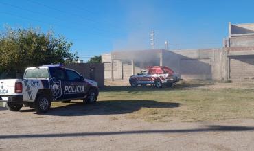 Incendio en una obra abandonada generó preocupación en la zona este de la Capital