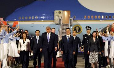 Trump inicia su visita a China para una cumbre histórica con Xi Jinping