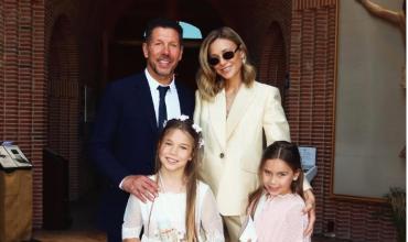 El Cholo Simeone y Carla Pereyra compartieron el álbum de la comunión de su hija Francesca: “Celebramos tu luz”