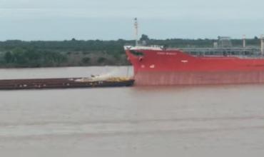Impactante accidente fluvial frente a Rosario: chocaron un remolcador y un buque