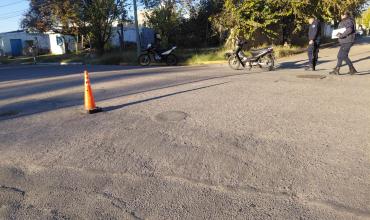 Choque entre dos motos en barrio San Martín dejó tres personas heridas
