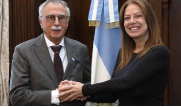 El Gobierno simplifica la matrícula para médicos recién egresados: podrán obtenerla junto al título universitario