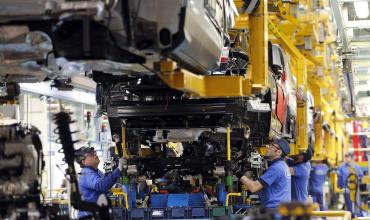 Una importante automotriz francesa deja de producir autos en Argentina: los motivos