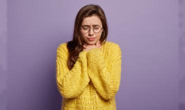 Dolor de garganta: cómo saber si es virus, bacteria o puro frío y cuándo ir al médico