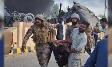 Masacre en Pakistán: un ataque terrorista contra un tren militar dejó 24 muertos