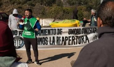 Fuerte protestas de trabajadores turísticos en Embalse por el cierre de hoteles