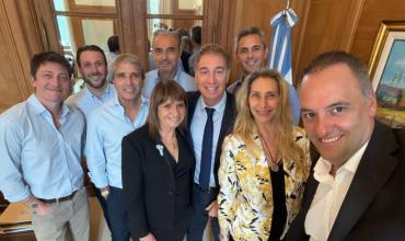 El Gobierno intenta mostrar distensión en medio de la interna y reúne hoy a su mesa política