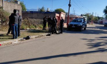 Dos motochorros arrebataron a una mujer, chocaron durante la fuga y uno fue demorado 