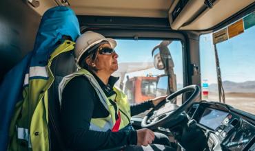 Vicuña incorporó 21 camiones para acelerar las obras preliminares del proyecto minero