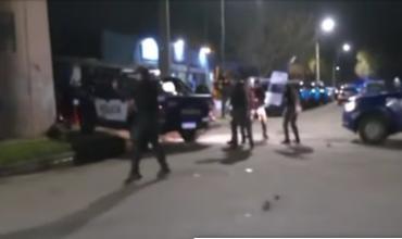 Caso Agostina: Incidentes entre la policía y vecinos que manifestaron ante la comisaría