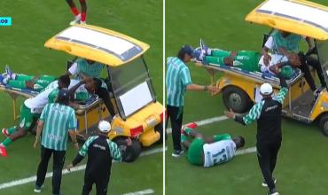 Insólito: un futbolista fue atropellado por un carrito médico en pleno partido