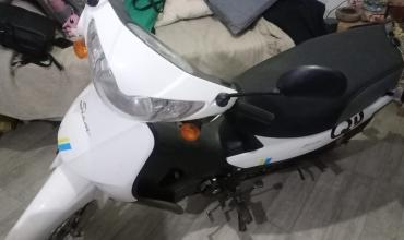 Sorprendió a un hombre intentando robar su motocicleta y logró evitar el hecho