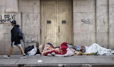 La baja la pobreza convive con déficits en empleo, salud y alimentación