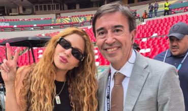 Mundial 2026: un periodista dejó el vivo y burló la seguridad para sacarse una foto con Shakira