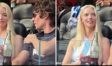Anya Taylor Joy alentó a Estados Unidos en su debut mundialista con la camiseta de la Selección Argentina: todas las fotos