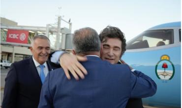 Milei vuelve al interior: dos actos patrios en Rosario y Tucumán en medio del ruido político