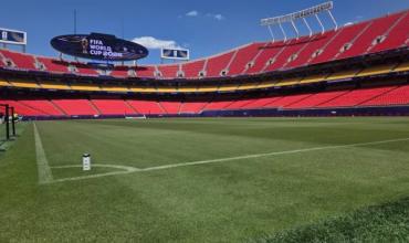 ​Calor sofocante y últimos arreglos en el estadio de Kansas City a horas del debut de Argentina