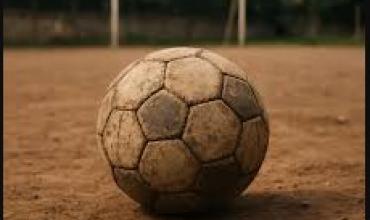Hurto en una cancha de fútbol: le robaron una mochila del interior de su camioneta