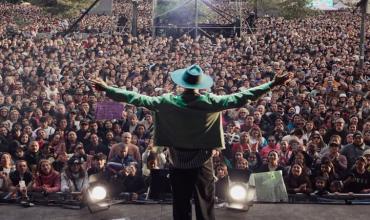 Abel Pintos celebró el Día de la Bandera con un show multitudinario en Rosario: el homenaje al Indio Solari