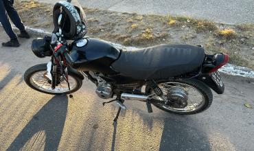 Motociclista sufrió una fuerte caída y fue trasladado con lesiones graves frente al Hospital de la Madre y el Niño