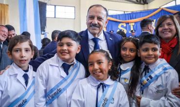 El Gobernador tomó la Promesa de Lealtad a la Bandera a estudiantes de Famatina