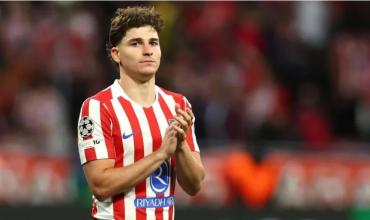 Atlético de Madrid denunciará a Barcelona ante la FIFA por Julián Álvarez