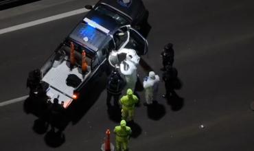 Tres motochorros persiguieron a tiros a un hombre para robarle y se cayeron en la 9 de Julio: uno murió atropellado