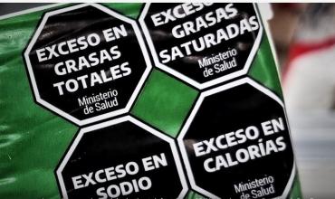 Ley de etiquetado frontal: los consumidores dicen que los octógonos sirven para informarse, pero que los miran poco al comprar