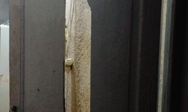Investigan daños a una vivienda tras un conflicto entre vecinos en el barrio Angelelli