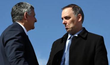 Portazo definitivo: Manuel Adorni deja YPF y se aleja por completo de la gestión de Javier Milei