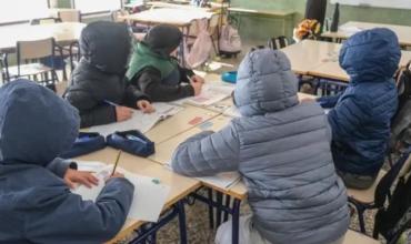 Alto nivel de ausentismo en escuelas de la Capital por las bajas temperaturas