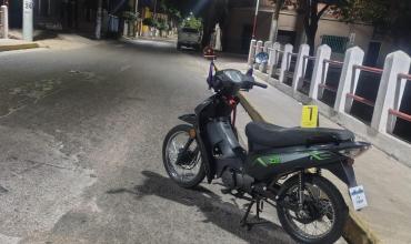 Motociclista resultó herida tras ser embestida por otro vehículo que se dio a la fuga