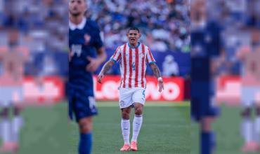  Del abrazo al insulto: el intenso primer tiempo de Mbappé y el argentino Cáceres en Francia-Paraguay