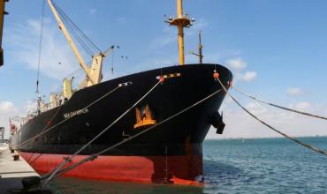 Un buque de carga fue atacado frente a la costa de Yemen en medio de tensiones por las nuevas tasas navieras de Irán