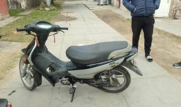 Robaron una motocicleta y fue recuperada pocas horas después en una plazoleta