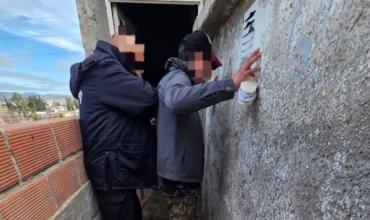 Brutal ataque en Comodoro Rivadavia: un hombre discutió con su pareja mientras cocinaba y le tiró aceite hirviendo en la cara
